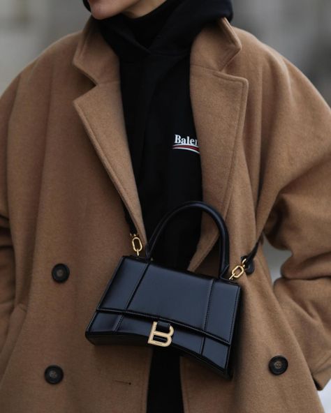 10 Best Designer Handbags under $1,000 • Petite in Paris Balenciaga Black Bag, Balenciaga Hourglass Bag Outfit, Balenciaga Bag Outfit, Handbag Balenciaga, Balenciaga Handbag, Balenciaga Hourglass Bag, Small Black Bag, Black Designer Bags, Hourglass Bag