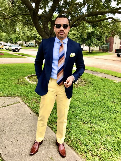 Styling Yellow trousers Yellow Trousers Outfit Men, Yellow Trousers Outfit, Yellow Pants Outfit, Trousers Outfit Men, Yellow Trousers, Mother Of The Groom Gowns, Preppy Man, Older Mens Fashion, Trousers Outfit