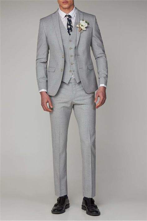 Suit For Summer Wedding, Suit For Groomsmen, Light Grey Suit Men, Summer Wedding Groom, Groomsman Suits, Grey Mens Suit, Wedding Suits Men Grey, 3 Piece Suit Men, Wedding Groom Suit