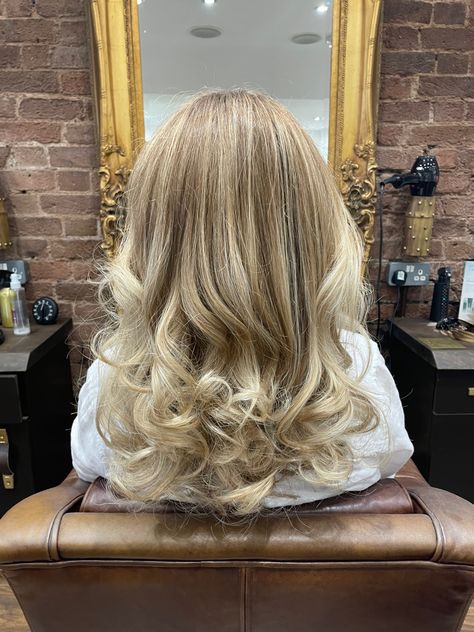 #blondehairstyles #blowdry #blondehaircolor #curly #curlyblowdry #90shairstyles #olaplextreatment #joico #haircut #womensstyle #beautycare #hair #haircare #selfcare #selflove Bouncy Curly Blowdry, Curly Blow Dry, Curly Blowdry, Bouncy Blow Dry, Medium Length Blonde Hair, Medium Length Blonde, 90’s Hairstyles, Hair Do, Blow Dry