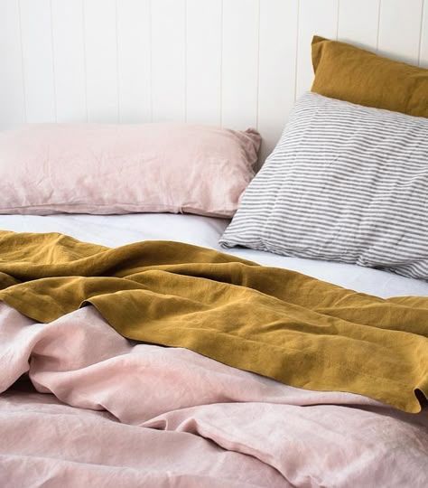 S U N D A Y S L E E P I N | ✨ Mustard, Blush and Soft Grey Stripes ✨This really is my favourite colour combination at the moment. Ever since I featured this gorgeous colour combo back on 25 Nov I've been thinking I need this for my room. Is anyone else feeling the same? . Image Via: @ilovelinen . . . . #interiorinspo #modernhome #interior #interiors #mustard #linen #blush #stripe #vj #sundaysleepin #interiordesign #design #masterbedroom #colour #interiorstyling #interiorstyle #bedroom Bedding Grey, Grey Linen Bedding, Bed Linen Design, White Linen Bedding, Ideas Hogar, Cozy Bedding, Diy Bed, Humble Abode, Decor Minimalist