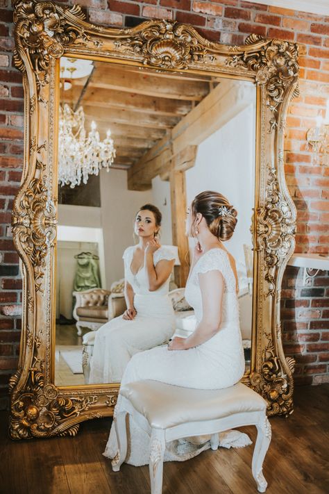 Bridal Suite Room, Bride Dressing Room, Spokane Wedding Venues, Bridal Suite Decor, Bridal Room Decor, Gown Photoshoot, Wedding Barns, Bridal Dressing Room, Bridal Lounge