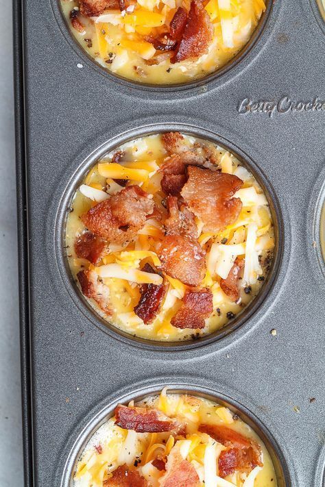 Cheesy #bacon Egg Muffins - Low in carbs and high in protein - The perfect make-ahead breakfast for on the go. Breakfast For On The Go, Bacon Egg Muffins, Egg Muffins Recipe, Desayuno Keto, Deep Cleaning Hacks, Cheesy Bacon, Egg Muffins, Best Breakfast Recipes, Breakfast On The Go