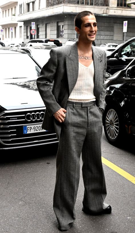 Blazers Street Style, Suit With Tank Top Men, Mens Oversized Suit, Brogues Men Outfit, Baggy Suits Men, Oversized Suits Men, Damiano David Outfit, Trad Fashion, Suit Pants Outfit