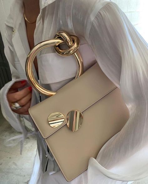 Modern Handbag, My Style Bags, Luxury Bags Collection, Beige Bag, Girly Bags, Trendy Handbags, Luxury Purses, Fancy Bags, Pretty Bags