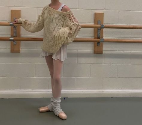 Miu Miu Ballerina, Miu Miu Aesthetic, Outfit Leg Warmers, Balletcore Outfits, Ballerina Flats Outfit, Balletcore Fashion, Aesthetic Ballerina, Aesthetic Balletcore, Ballet Core Aesthetic