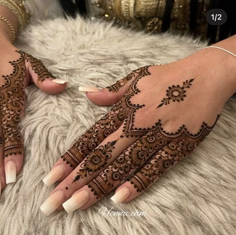 Henne Tattoo, Inai Pengantin, Jagua Henna, Tattoo Designs Hand, Henna Designs Wrist, Mehndi Designs Fingers, Finger Henna Designs, Henna Inspo, Henna Tattoo Hand