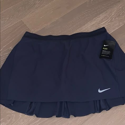 Tennis Mini Skirt Outfit, Coquette Lululemon, Athletic Skirt Outfit, Mode Tennis, Nike Skirt, Cute Athletic Outfits, Denim Diy Clothes, Athletic Outfit, Nike Skirts