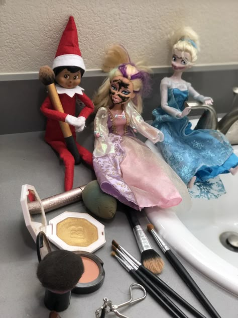 Elf On The Shelf Pranks, Elf On The Shelves, Elf Ideas Easy, Elf Of The Shelf, Elf Shelf, Elf Magic, Awesome Elf On The Shelf Ideas, Elf On Shelf Ideas, Elf Activities