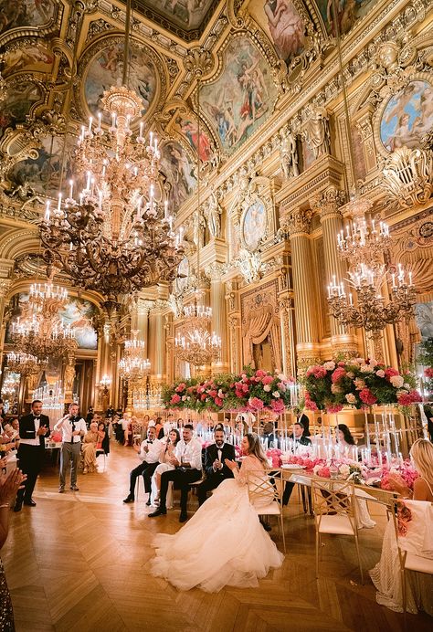 Royal Venues For Weddings, Weddings In Mansions, Dreamy Wedding Theme Romantic, Luxury Fairytale Wedding, Grand Wedding Venues, Ballroom Aesthetic Wedding, Wedding Venues Vintage, Royal Marriage Aesthetic, Wedding European Style