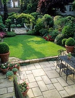 Small formal town garden with paved patio, dining table and chairs, lawn, containers, borders and arch dividing separate patio at far end of garden – London A bit formal for my taste, but like the use of space. Small Patio Design, City Gardens, Small Patio Garden, Paved Patio, Formal Garden, Garden Images, Have Inspiration, Patio Landscaping, Small Garden Design