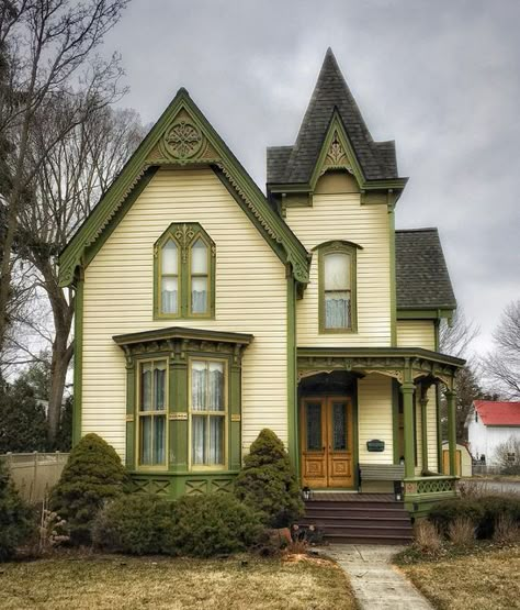 Jesse on Instagram: "Victorian Gothic, W Chicago Blvd, Tecumseh, Michigan. Built 1880." Hipstoric Home, Tecumseh Michigan, Gothic Victorian House, Victorian House Colors, Victorian Homes Exterior, Victorian Exterior, Old Victorian Homes, Victorian Style Homes, House Dream