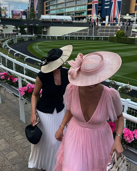 The best girls day getting dressed up for The Royal Ascot 🐎🤍🥂👒 @georgiamay 💗 . . Ascot 2024, Royal Ascot, Race day outfit . . #ascot2024 #royalascot #royalascot2024 #ladiesday #ladiesdayout #raceday #racedayfashion #racedayoutfit #karenmillen #karrenmillendress #fascinator #hatstyle #raceseason #ascot #ascotraces #ascotracecourse #ascothats #ascotstyle #ascotfashion #girlsday Outfits For The Races Ladies Day, Races Outfit Winter, Royal Ascot Aesthetic, Ascot Races, Horse Racing Outfit, Fascinator Outfit, Raceday Outfits, Horse Race Day Outfits, Royal Ascot Outfit