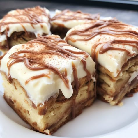 Cinnamon Roll Cheesecake Bars, Blueberry Cheesecake Bites, Keto Lemon Blueberry, Low Fat Cheesecake, Keto Cinnamon Roll, Roll Cheesecake, Lemon Blueberry Cheesecake, Cinnamon Roll Cheesecake, Keto Cinnamon