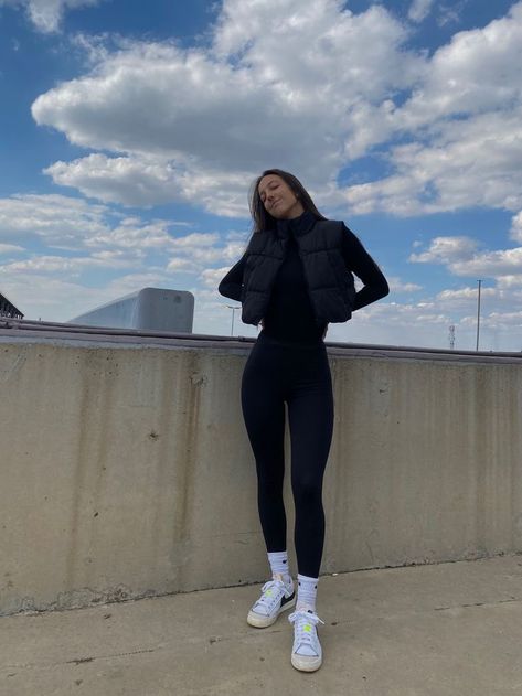 Turtle Neck And Leggings Outfit, Winter Nike Outfit, Athletic Outfits Winter Sporty Chic, Nike Employee Outfit, Simple Sporty Outfits, Black Legging Outfits Winter, Fits With Black Leggings, Nike Blazer Outfit Fall, Outfit With Leggings Winter