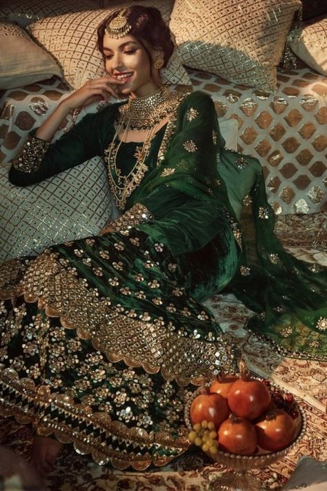 Latest Bridal Dress Design, Green Bridal Lehenga, भारतीय दुल्हन संबंधी, Winter Wedding Fashion, डिजाइनर कपड़े, Wedding Photography Bridal Party, Desi Wedding Dresses, Ritu Kumar, Pakistani Wedding Outfits