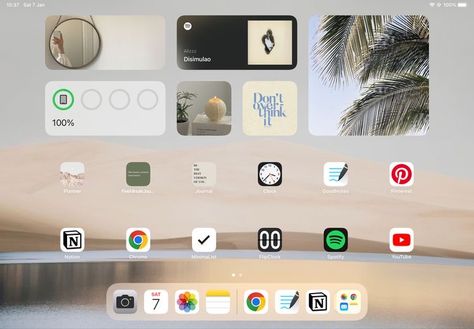 I Pad Organization Wallpaper, Ipad Home Screen Asthetic, Modern Ipad Home Screen, Aesthic Ipad Homescreen, Dark Green Ipad Background, Ipad Wallpaper Aesthetic Ios 16, Aesthetic Ipad Homescreens, School Home Screen Ideas, Ios16 Homescreen Ideas Ipad