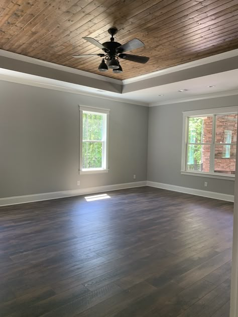 Bedroom Wood Ceiling Design, Wood Trey Ceiling Ideas Bedroom, Unique Bedroom Ceiling Ideas, Wood Ceiling Paint Colors, Slate Ceiling Design, Wood Floor With Wood Ceiling, Tray Lighting Ceiling, Wood Ceiling Ideas Bedroom Master Suite, Master Bedrooms Wood Ceiling