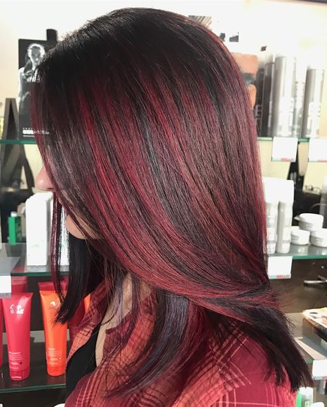 Bright Burgundy Highlights for Dark Brown Hair Dark Brown With Pink Highlights, 90s Hair Color, Dark Red Ombre Hair, Lowlights For Black Hair, Red Streaks In Brown Hair, Sesame Syrup, Ombré Bob, Dark Red Hair Color Ideas, Burgundy Hair With Highlights