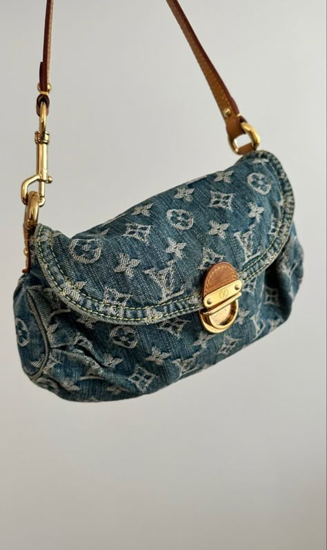 Louis Vuitton Bag Vintage, Louis Vuitton Shoulder Bag Outfit, Louis Vuitton Denim Bag, Denim Louis Vuitton, Sac Louis Vuitton, Vintage Designer Bags, Denim Shoulder Bag, My Style Bags, Luxury Bags Collection