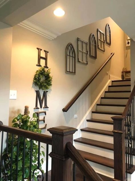 Decoration Hall, Decorating Above Kitchen Cabinets, Staircase Wall Decor, Stairway Decorating, Apartment Studio, Stair Wall, Staircase Decor, Hal Decor, Stair Case