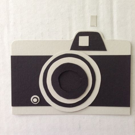 DIY: Paper Camera – The No Makeup Mantra Camera Birthday Cards, Camera Diy Gift, Paper Camera Craft, Paper Camera Template, Diy Camera Craft, Camera Invitation, Camera Paper Craft, Diy Paper Camera, Ambient Art