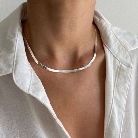 nice big bag spacey and casual. Flat Silver Necklace, Silver Herringbone Chain, Silver Necklace Thick, Silver Snake Chain Necklace, Snake Chain Necklace Silver, Chain Necklace Women Silver, Simple Silver Necklace Stack, Silver Herringbone Necklace, Jewellery Silver Necklace