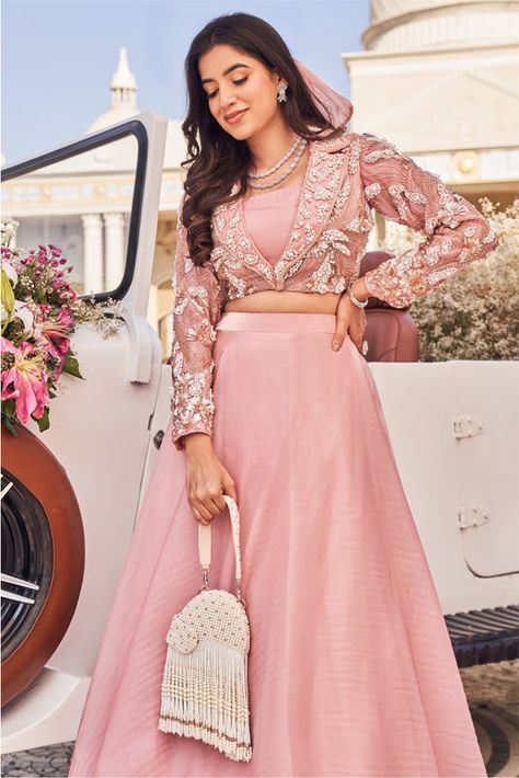 Blouse Designs For Girls Lehenga, Pink Indowestern Outfits, Crop Top Lehenga Wedding, Croptop Lehenga Designs, Stylish Lehenga Designs, Romance Fashion, Pink Blouse Designs, Crop Top Lehenga, Function Dresses