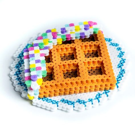 3D Waffle Perler Bead Food, Fuse Bead Ideas, Melty Bead Patterns, 3d Perler Bead, Perler Crafts, Perler Beads Ideas, Hamma Beads, Diy Perler Beads, Perler Bead Ideas