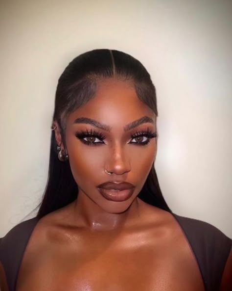 Imani Ayan on Instagram: "New hair, New year, new vibessssss okay…" Brown Makeup Looks, Dark Makeup Looks, Birthday Makeup Looks, Face Beat Makeup, Soft Makeup Looks, Makeup For Black Skin, Brown Skin Makeup, Birthday Makeup, Photoshoot Makeup