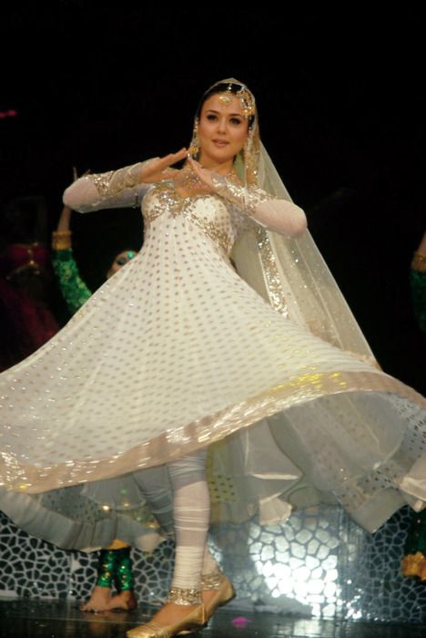 Preity Zinta- beautiful. For you @SimraN Samra cuz u liked it  :) Kathak Costume, Indian Dances, Aquaman Film, Anarkali Patterns, Kathak Dance, White Anarkali, Indian Classical Dance, Indian Princess, Preity Zinta