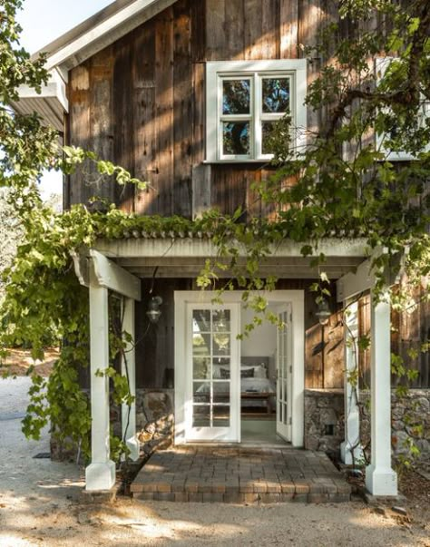 Rustic Cottage Exterior, Dröm Hus Planer, Light And Airy Interior, Rustic Farmhouse Exterior, California Farmhouse, Airy Interior, Exterior Farmhouse, Cottage Exterior, Rustic Cottage