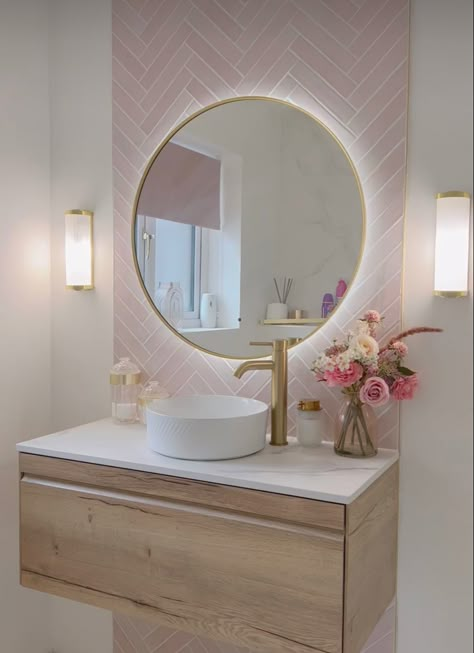 Pink Bathroom Tiles, Bathroom Vintage, White Bathroom Tiles, Pink Towels, Decor Studio, Bathroom Inspiration Decor, Interior Design Mood Board, Pink Bathroom, Girls Bathroom