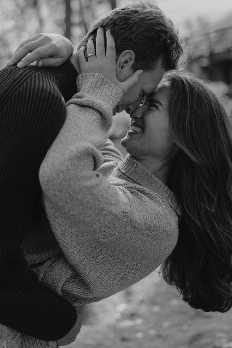 Winter Time Engagement Photos, Engagement Photos Train Tracks, Engagement Photo Casual, Professional Couple Picture Ideas, Couples Winter Pictures, Proposal Pictures Winter, Classy Winter Engagement Photos, Couple Engagement Aesthetic, Cute Poses For Pictures Couple