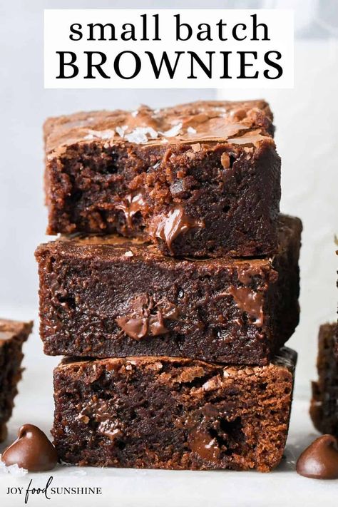 Small Batch Brownies Small Brownie Batch, Brownies For 2, Easy Gooey Brownies, Brownie Recipes Small Batch, Healthy Brownie Recipe Easy, Best Brownie Recipe Homemade, Chewy Brownies From Scratch, Brownies For One, Brownies From Scratch Easy