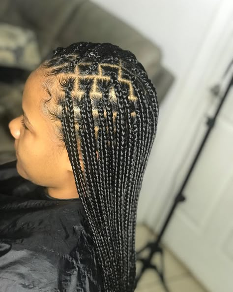 💎SLADY💎 on Instagram: “Are you ready to get SLAYY by the Touch 🤪✨ • • • June will be available today at noon 🌹 • • • #knotlessbraids #naturalhair #lemonadebraids…” A Quick Weave, Alicia Keys Braids, Braids Styling, Knotless Box Braids, Banana Hair Clips, Sew In Hairstyles, Feed In Braids, Braids Twist, Box Braids Styling