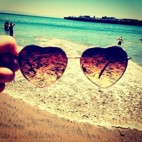 Ray Ban Wayfarer, Cute Sunglasses, Shaped Sunglasses, Ray Ban Aviator, Heart Shaped Sunglasses, Summer 3, Beach Bum, Pics Art, Endless Summer