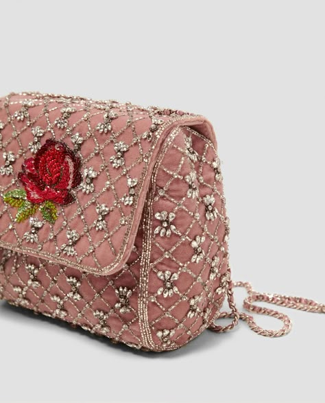 Luxury Objects, Diy Purses, Embellished Purses, Embroidery Purse, Thread Bangles Design, Beaded Clutch Bag, Zardosi Work, Vintage Evening Bags, Embroidered Handbag