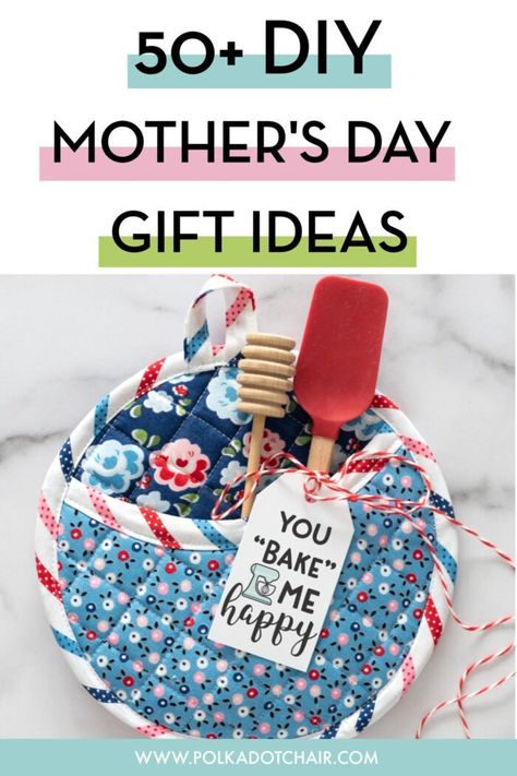 More than 50 DIY Mother's Day gift ideas. Lots of fun things to make for mom, including free printable gift tags and simple sewing patterns #mothersday #mothersdaygift Free Mothers Day Gift Ideas, Mothersday Gifts Idea, Homemade Gifts For Mom, Easy Mother's Day Crafts, Cute Mothers Day Gifts, Homemade Mothers Day Gifts, Diy Gifts For Mom, Free Printable Gifts, Free Printable Gift Tags