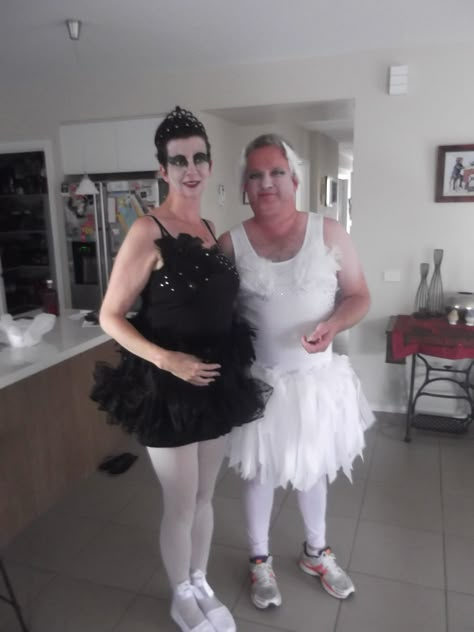 Matching Masquerade Outfits, Black Swan And White Swan Halloween, Black Swam And White Swan Halloween, White Swan Black Swan Costume, Black And White Costume Ideas, Black And White Angel Costume, White Swan Outfit, Ogie Bogie, Black And White Swan Costume