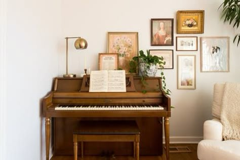 Piano Styling, Piano Room Decor, Piano Living Rooms, Piano Wall, Piano Decor, Trendy Interiors, European Home, European Home Decor, Piano Room