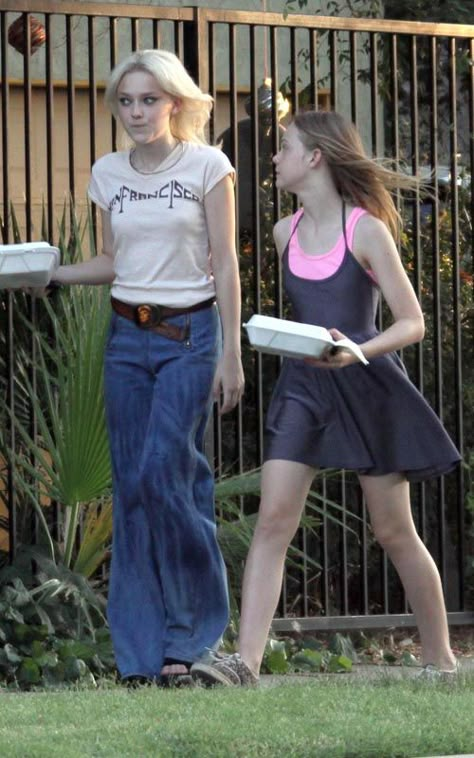 Elle And Dakota Fanning, Elle Fanning Outfits, 2000s Pop Culture, Ellie Fanning, Cherie Currie, Fanning Sisters, Dakota And Elle Fanning, Dakota Fanning, Elle Fanning