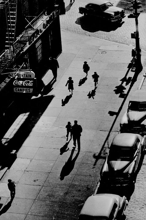 Harold Feinstein, New York, 1950 Fred Herzog, Elevated Train, City Streets Photography, Edward Steichen, Saul Leiter, Edward Weston, Robert Doisneau, New York Photography, Vivian Maier