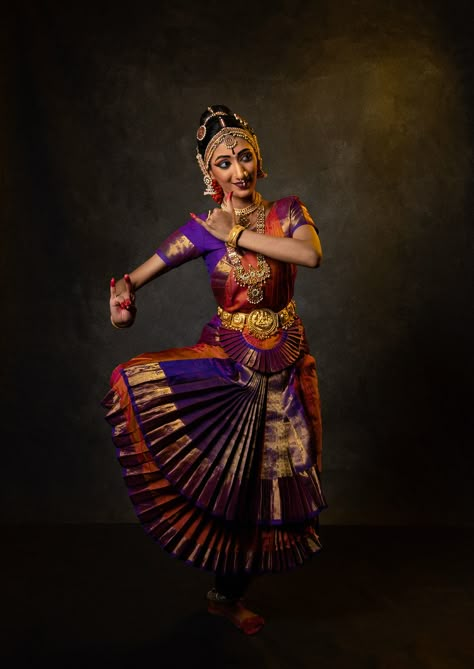 Prerana's Bharatnatyam Shoot :: Behance Bharatham Costume, Baratha Natyam Photography, Bharathanatyam Aesthetics, Bharatanatyam Poses For Photoshoot, Bharatnatyam Costume, Classical Dance Poses, Bharatanatyam Dress, Kathak Costume, Indian Dance Costumes