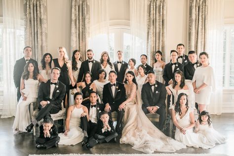 Family Picture Wedding, Family Portraits Wedding, Large Bridal Party Pictures, Wedding Picture Ideas With Parents, Wedding Group Poses, Family Wedding Pictures, Large Bridal Party, Wedding Group Photos, Wedding Party Poses