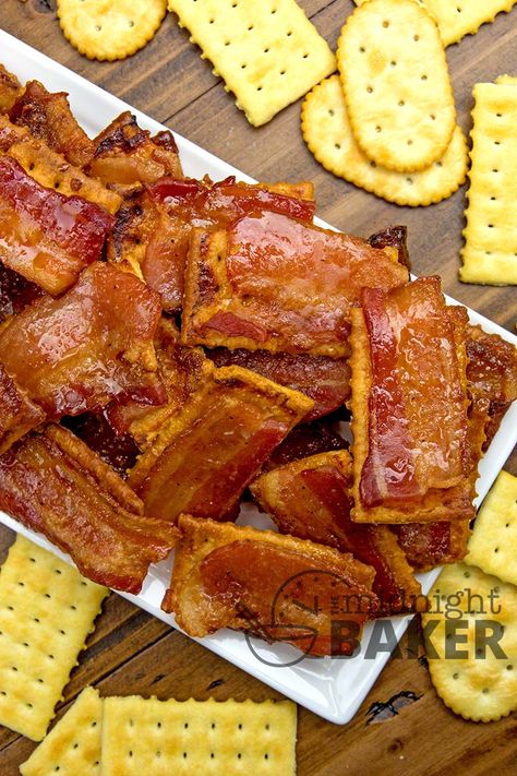 Candied Bacon Crackers, Bacon Crackers, Super Bowl Food Easy, Bacon Cracker, Bacon Snacks, Super Bowl Food Healthy, Gluten Free Puff Pastry, Healthy Superbowl Snacks, Football Snacks