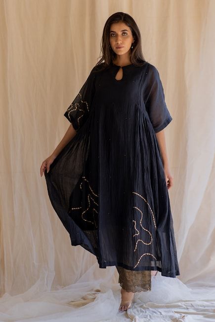 Partywear Dresses Indian, Black Kurta, Kurta Designs Women, Boutique Dress Designs, Women Kurta, Straight Kurta, Silk Slip, Kurta Designs, Indian Designer Wear