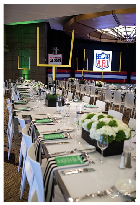 Football Theme Dinner Party, Nfl Draft Party Ideas, 49ers Birthday Party, Football Dinner, Football Bar Mitzvah, Sweet 16 For Boys, Football Centerpieces, Rugby Party, Football Thanksgiving