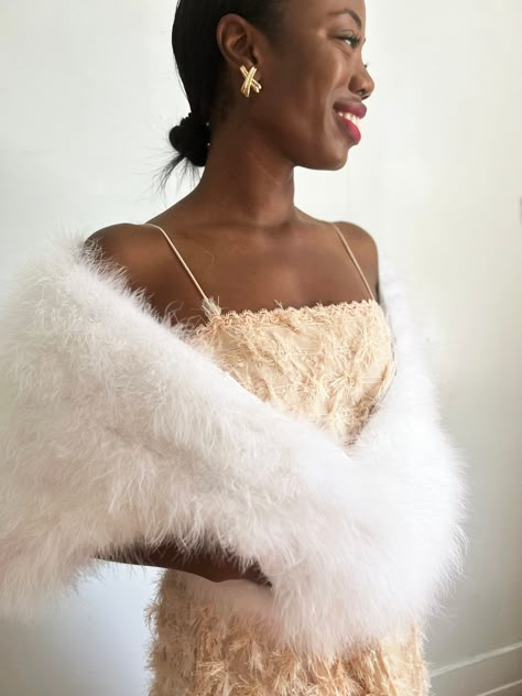 Vintage Style Ostrich Feather White Fur Wedding Stole, White Bridal Feather Fur Shawl, Feather Wedding Shawl, Light White Fur Scarf https://etsy.me/43CuBsb #white #beige #no #allseasons #bridalfurscarf #weddingfurstole #vintagefeatherstole #featherscarf White Fur Scarf, Las Vegas Decor, Vegas Decor, Feather Shawl, Fur Stole Wedding, Shoulder Shawl, Feather Scarf, Bridal Fur, Wedding Fur