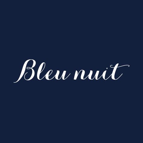 Bleu nuit dans la chambre pour qu'elle soit douce, la nuit. Chaotic Mind, Silk Bed Sheets, Shades Of Dark Blue, Blue Names, Everything Is Blue, Midnight Blue Color, Blue Anchor, Mood Board Fashion, Blue House